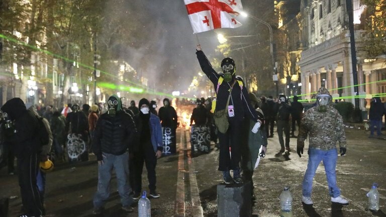 Gruzijas premjers piekrīt tikties ar opozīcijas līderiem