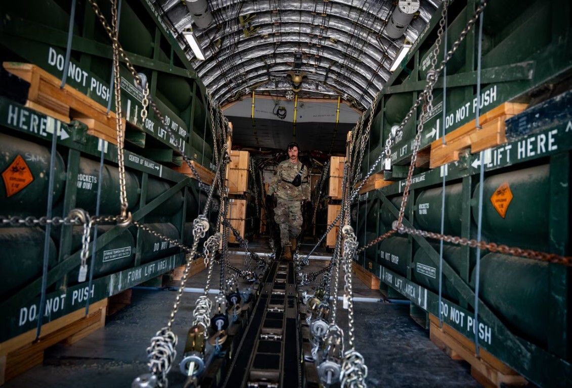 ASV paziņo par jaunu militāro palīdzību Ukrainai 988 miljonu dolāru vērtībā