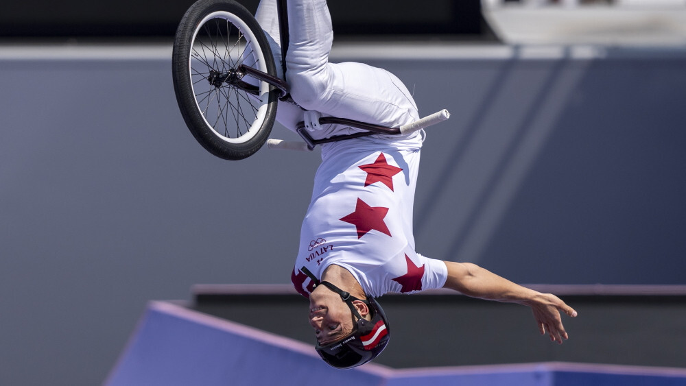 Ernests Zēbolds sasniedz BMX frīstaila PČ pusfinālu