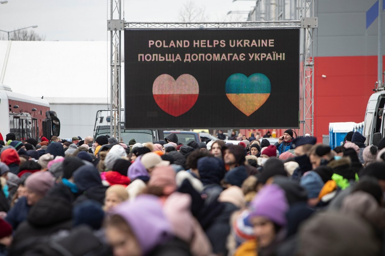 Polijā reģistrēti 988 000 kara bēgļi no Ukrainas