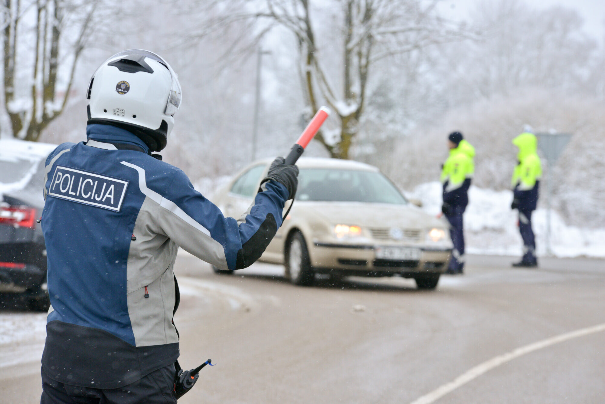 Pakaļdzīšanās pirmajos Ziemassvētkos – bēglis policistiem padevās E. Veidenbauma ielā