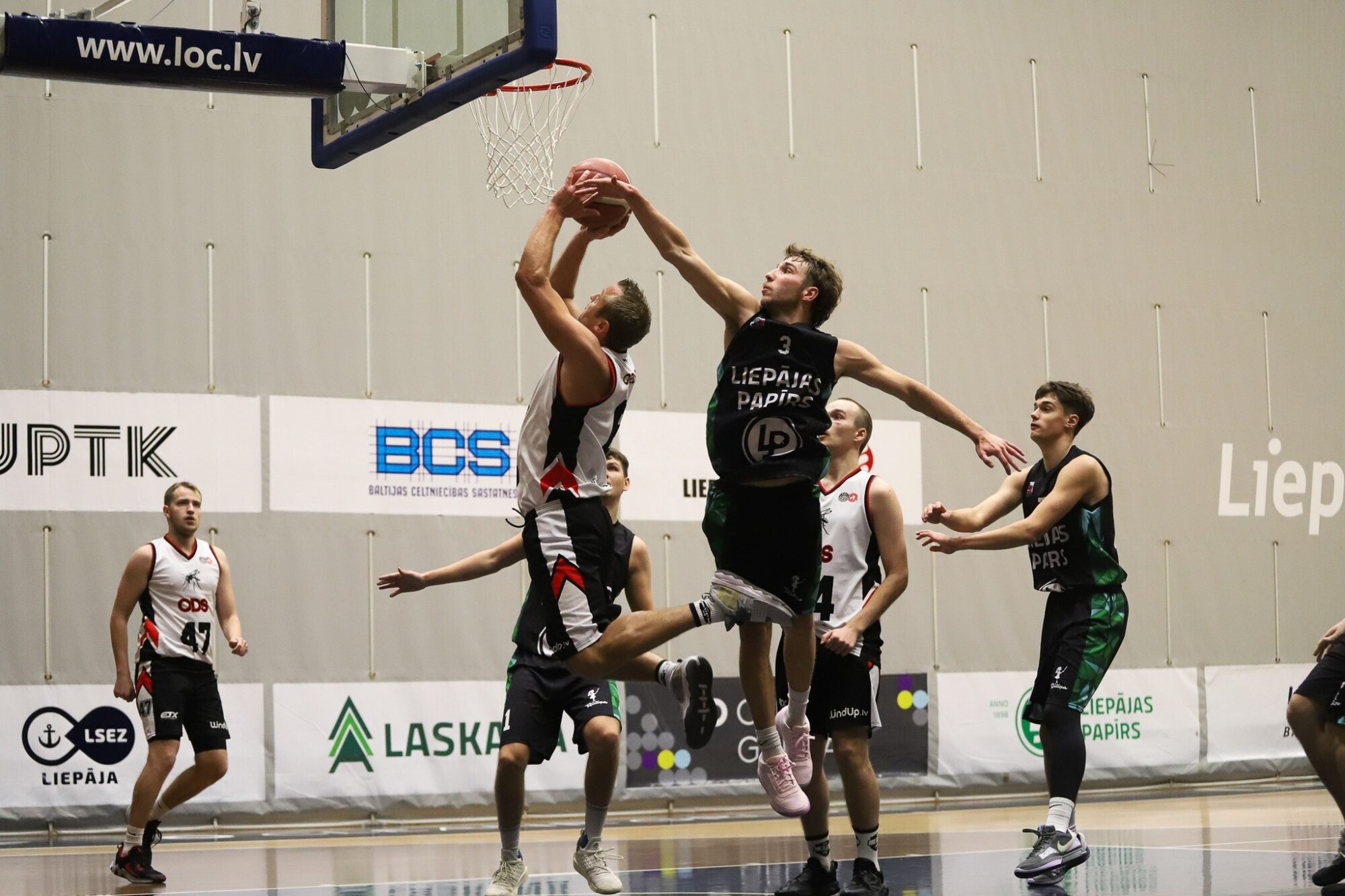 ”Liepājas Papīrs” un ”Promenade Hotel” izcīna pirmās uzvaras pilsētas basketbola čempionātā