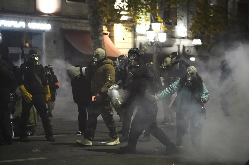 Tbilisi desmito dienu turpinās protesti