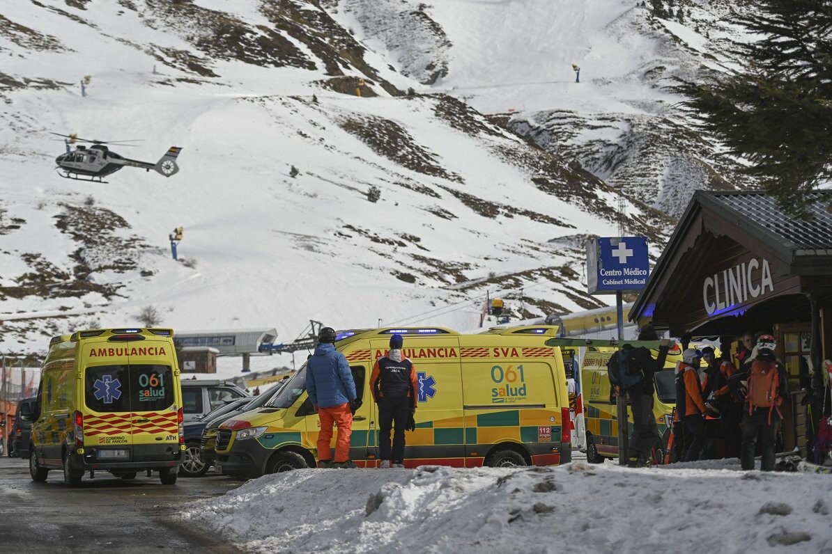 Pacēlāja negadījumā Spānijā traumas guvuši desmit slēpotāji