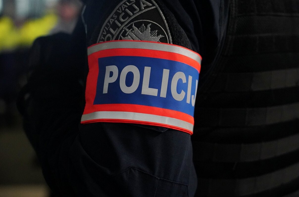 Aizturēts Nīderlandes pilsonis aizdomās par uzbrukumu LTV žurnālistam pirms “Ajax” spēles