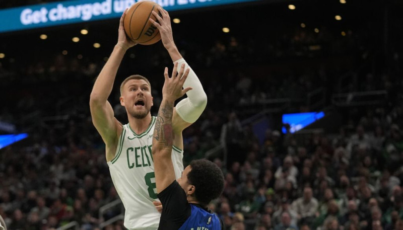 Video: Porziņģim 23 punkti “Celtics” uzvarā NBA spēlē