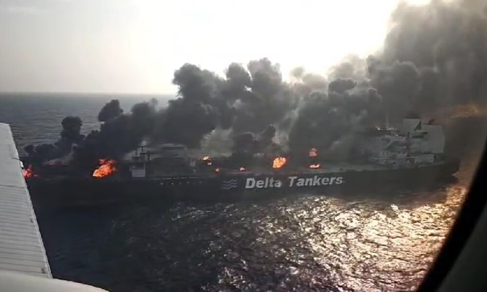 Pēc vairāku mēnešu centieniem izglābts degošais Grieķijas tankkuģis