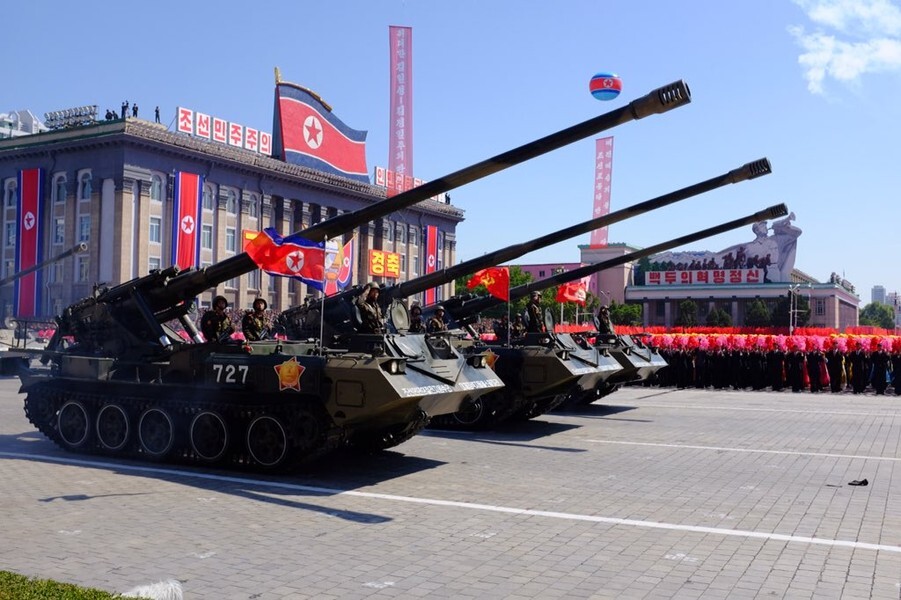 Kijiva: Ziemeļkoreja piegādās Krievijai artilēriju un raķetes