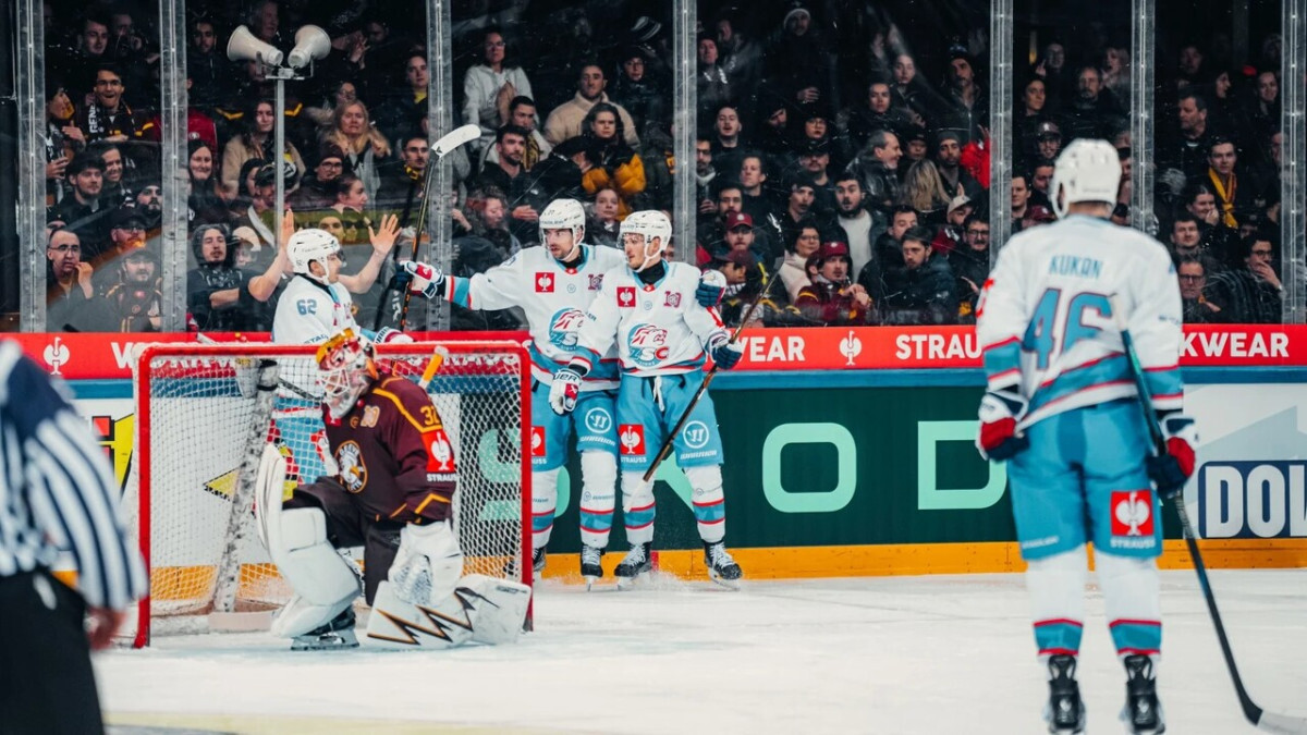 Video: Balceram divi gūti vārti un rezultatīva piespēle “Lions” uzvarā IIHF Čempionu līgas pirmajā pusfināla spēlē
