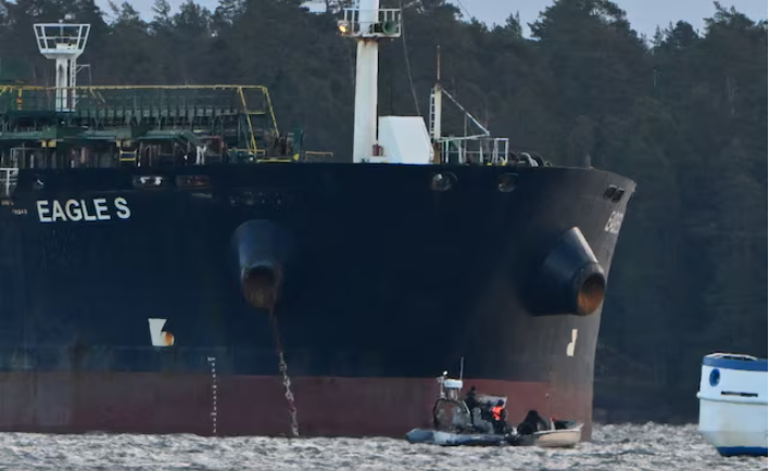 Somija atstāj spēkā arestu krievu “ēnu flotes” tankkuģim
