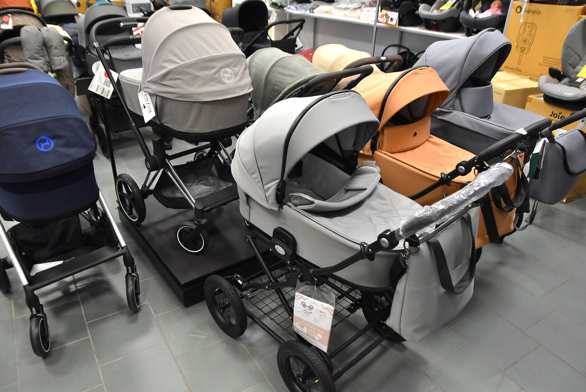 Pērn Liepājā vecākais līgavainis bija 92 gadus vecs. Kopumā tendence drūma – dzimst un precas aizvien mazāk ļaužu