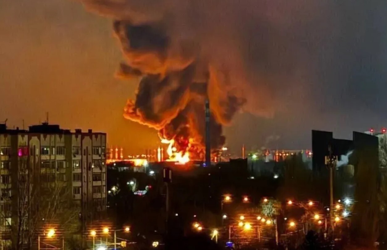 Video: Saratovas apgabalā deg naftas bāze