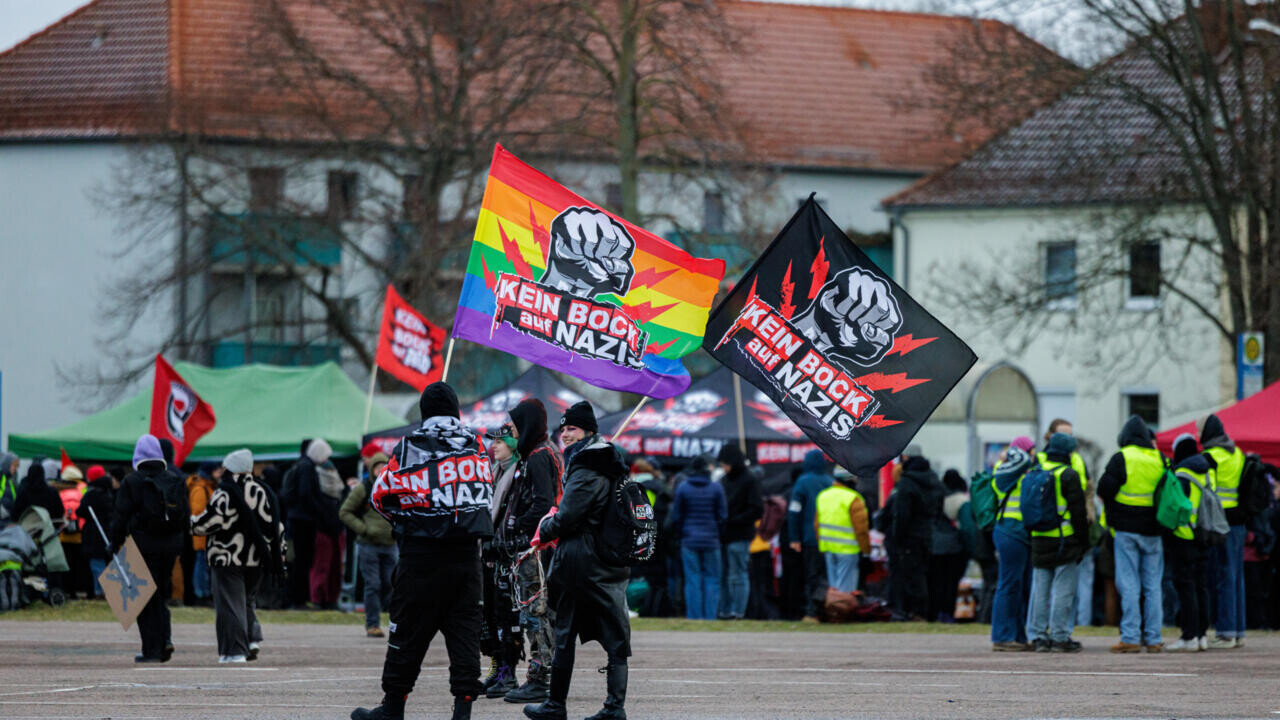 AfD protestu dēļ spiesta atlikt kongresa sākumu