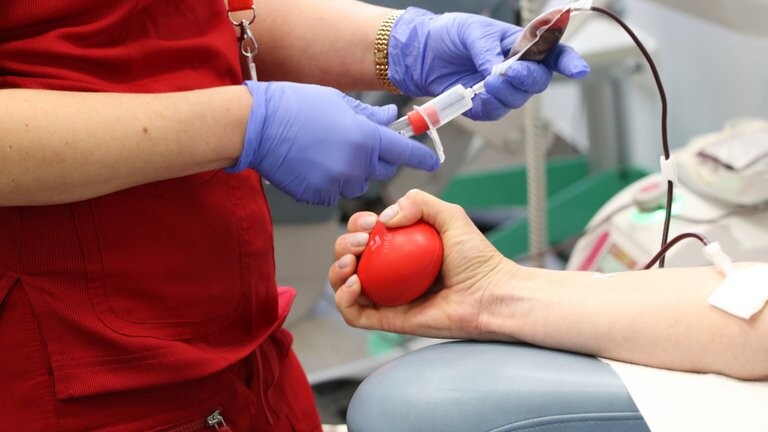 Trūkstošo asins krājumu dēļ ierobežota plānveida operāciju veikšana