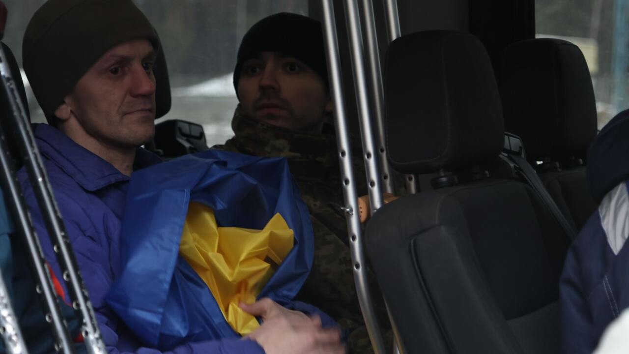 Ukraina un Krievija veic gūstekņu apmaiņu