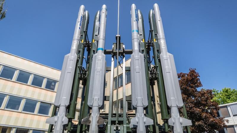 Vācija piegādās Ukrainai vēl 60 raķetes IRIS-T