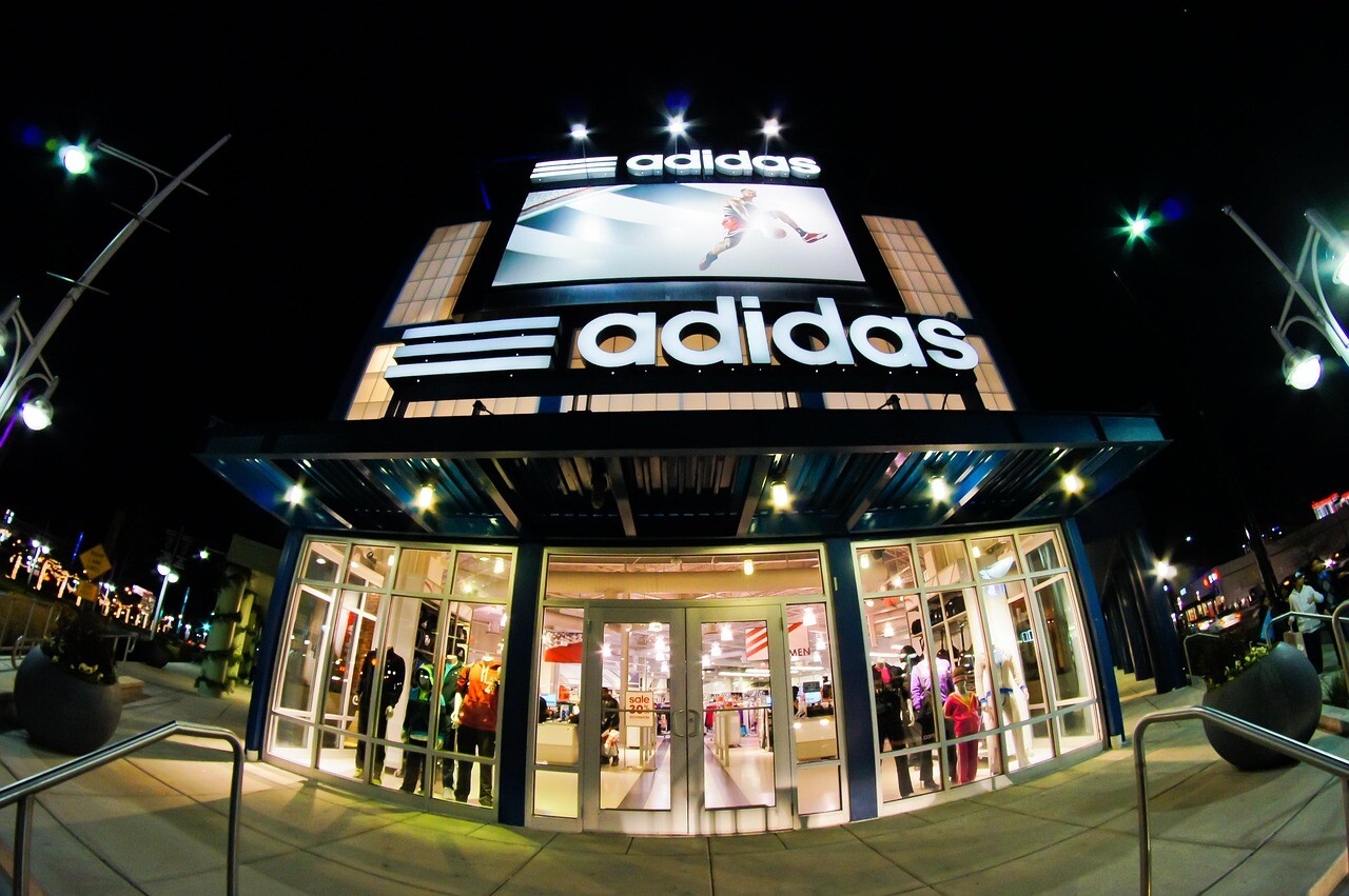 “adidas” un “Puma” varētu likvidēt darbavietas