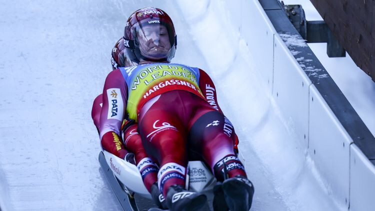 Latvijas kamaniņu braucēji Eiropas čempionātu noslēdz bez godalgām arī stafetē