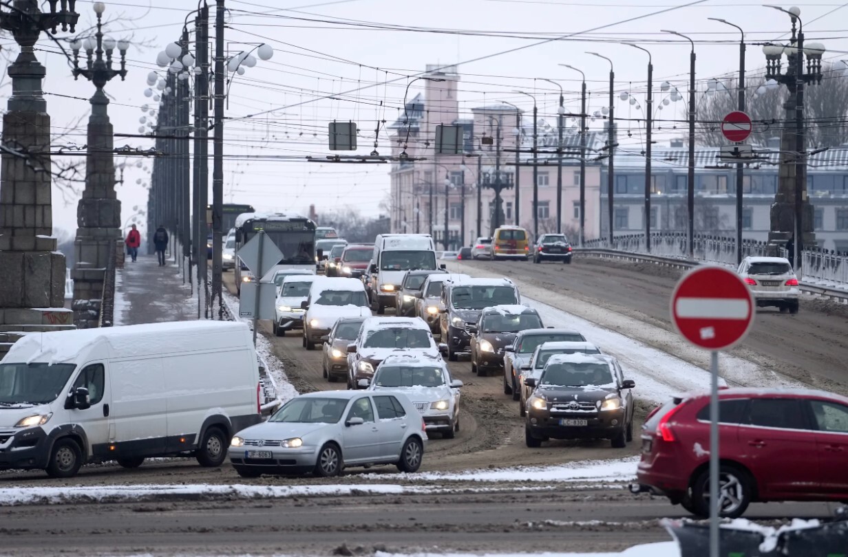 Pirmreizējā reģistrācija pērn veikta par 5,1% mazāk vieglo automašīnu