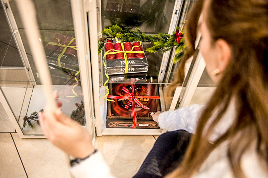 Vidzeme: Siguldā darbojas Ziemassvētku dāvanu skapis