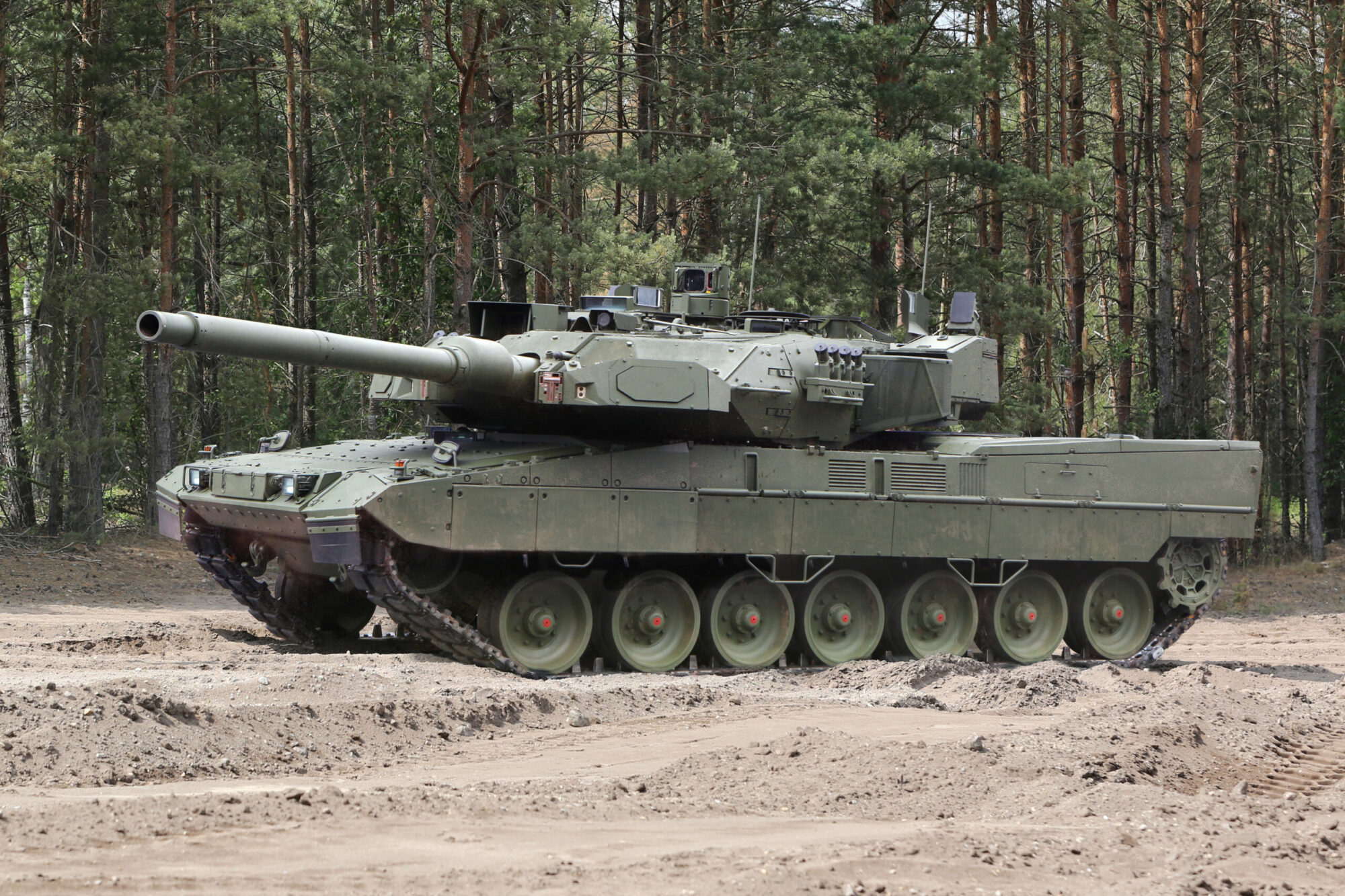 Zviedrija iegādāsies vācu tankus un modernizēs militāro tehniku