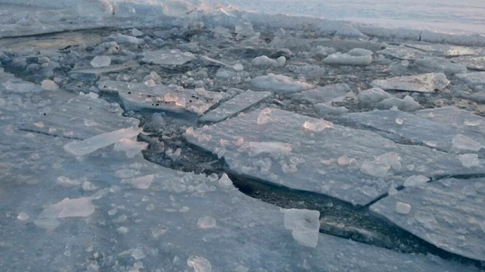 Rēzeknes novadā ezerā ledū ielūzis un noslīcis cilvēks
