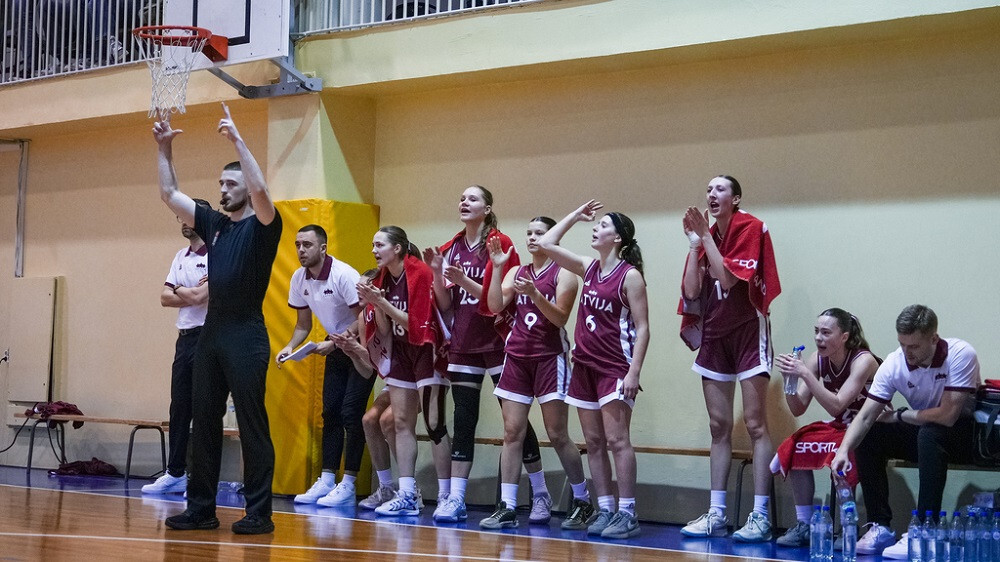 Latvijas U-18 basketbolisti un basketbolistes Baltijas jūras kausā pārspēj Zviedriju