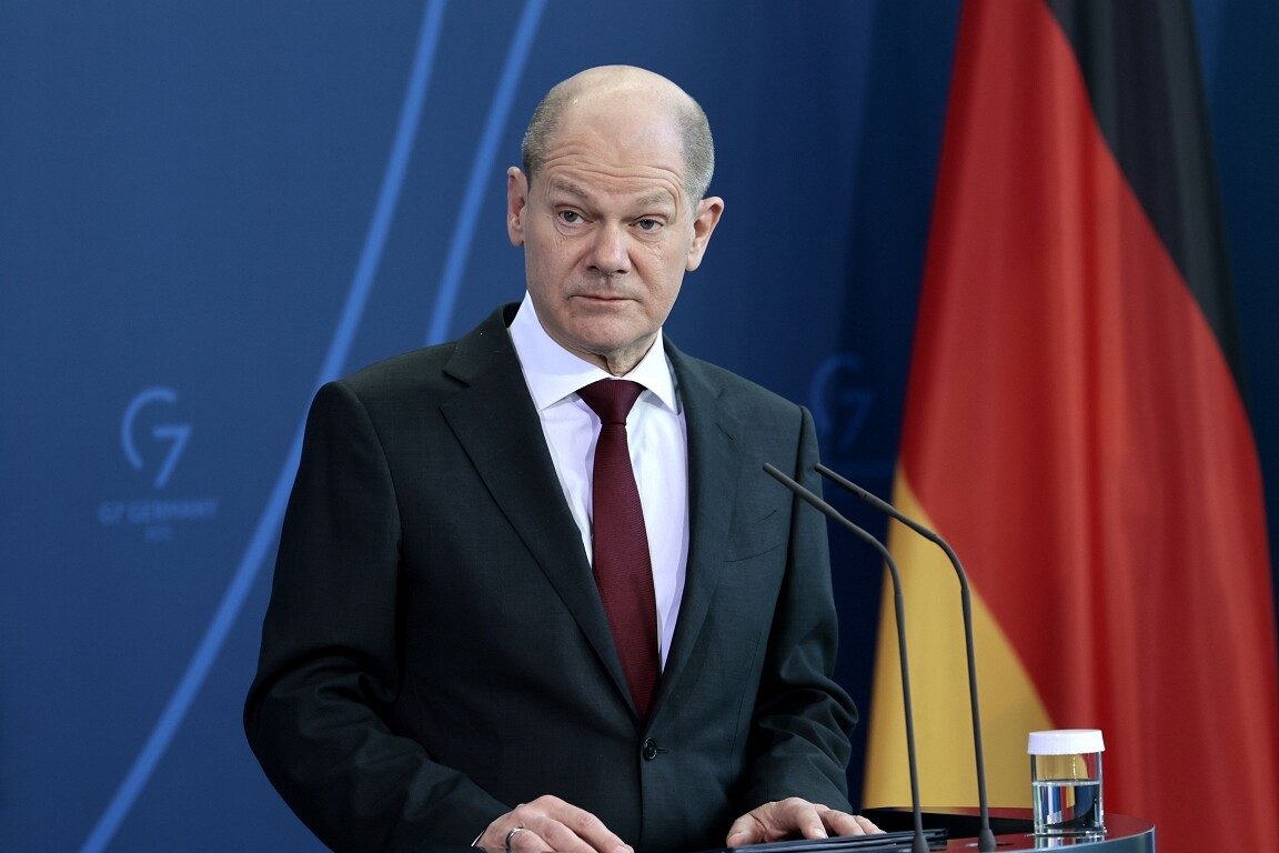 “Der Spiegel”: Šolcs bremzē ieroču piegādes Ukrainai