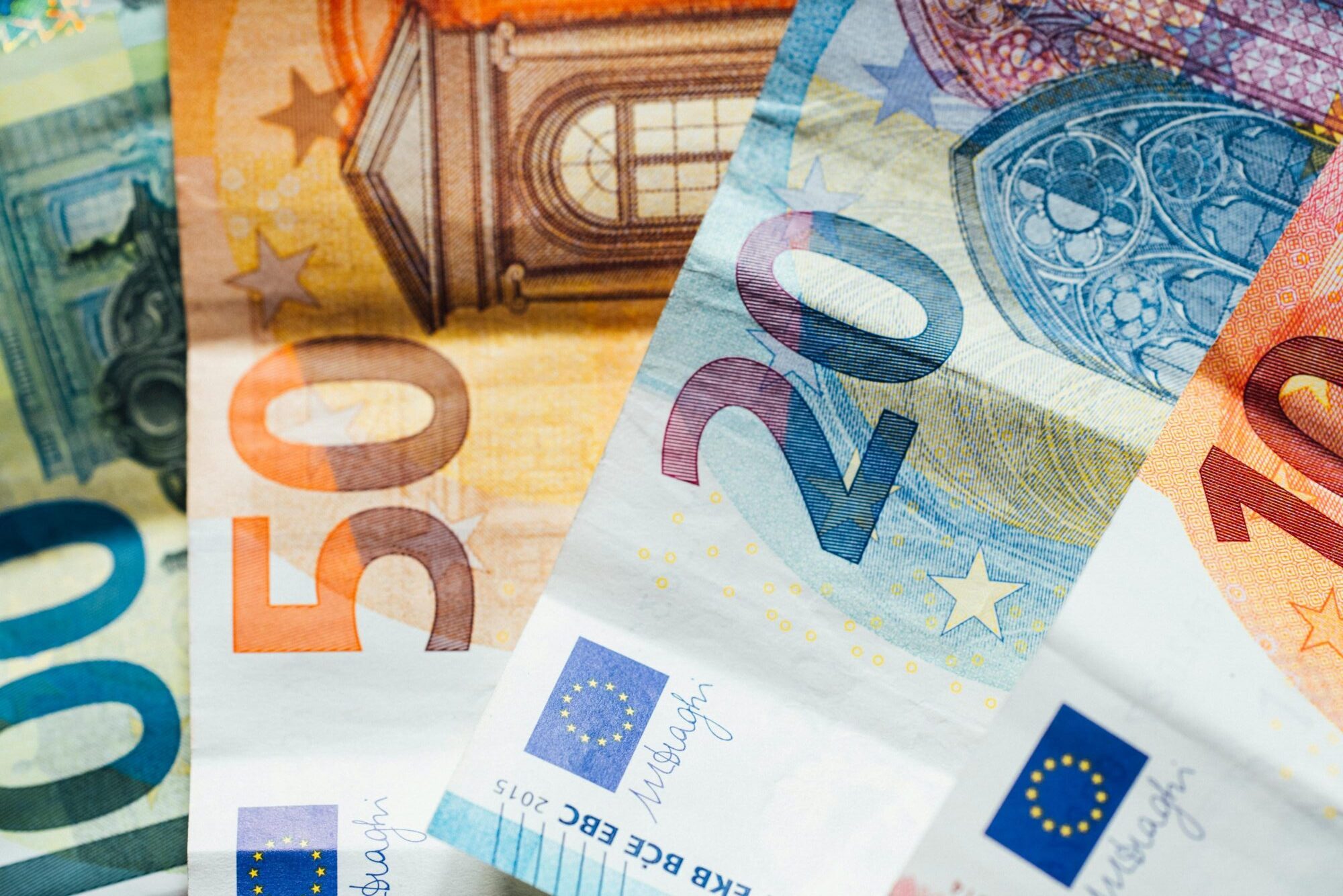 Minimālā mēnešalga Latvijā paaugstināta līdz 740 eiro