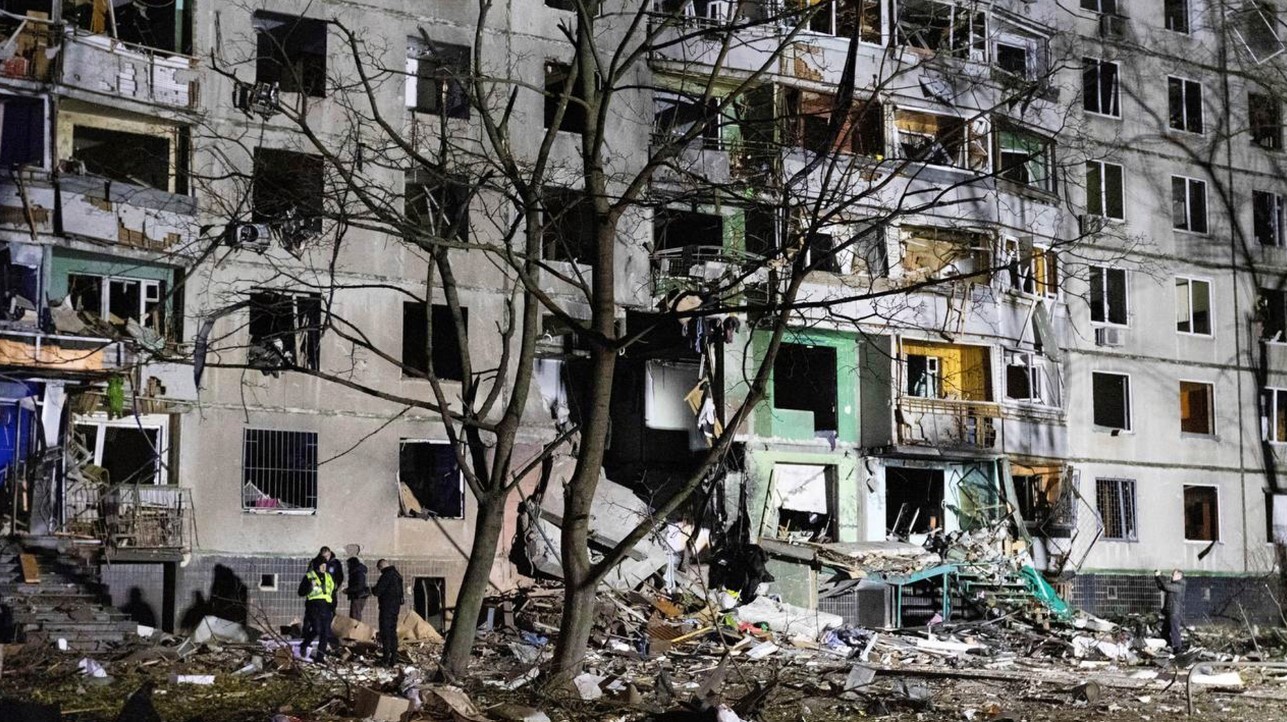 Krievu dronu triecienā Odesas apgabala ostai cietušas ēkas