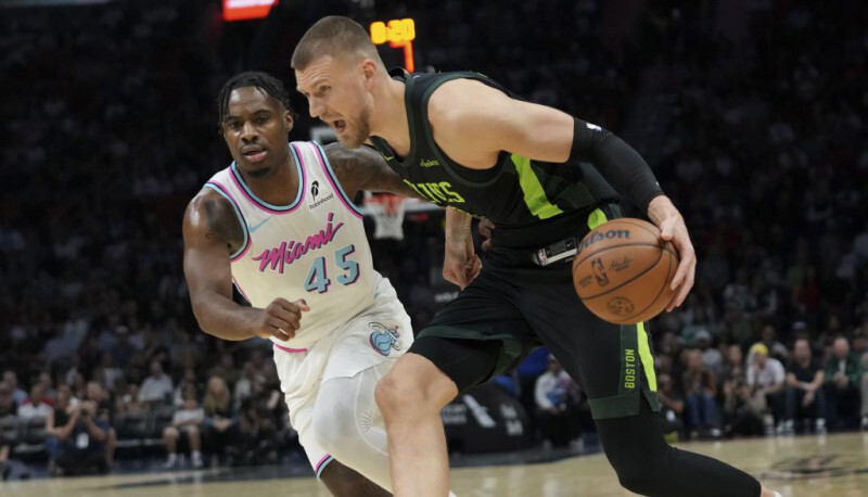 Video: Porziņģis gūst 17 punktus “Celtics” uzvarā
