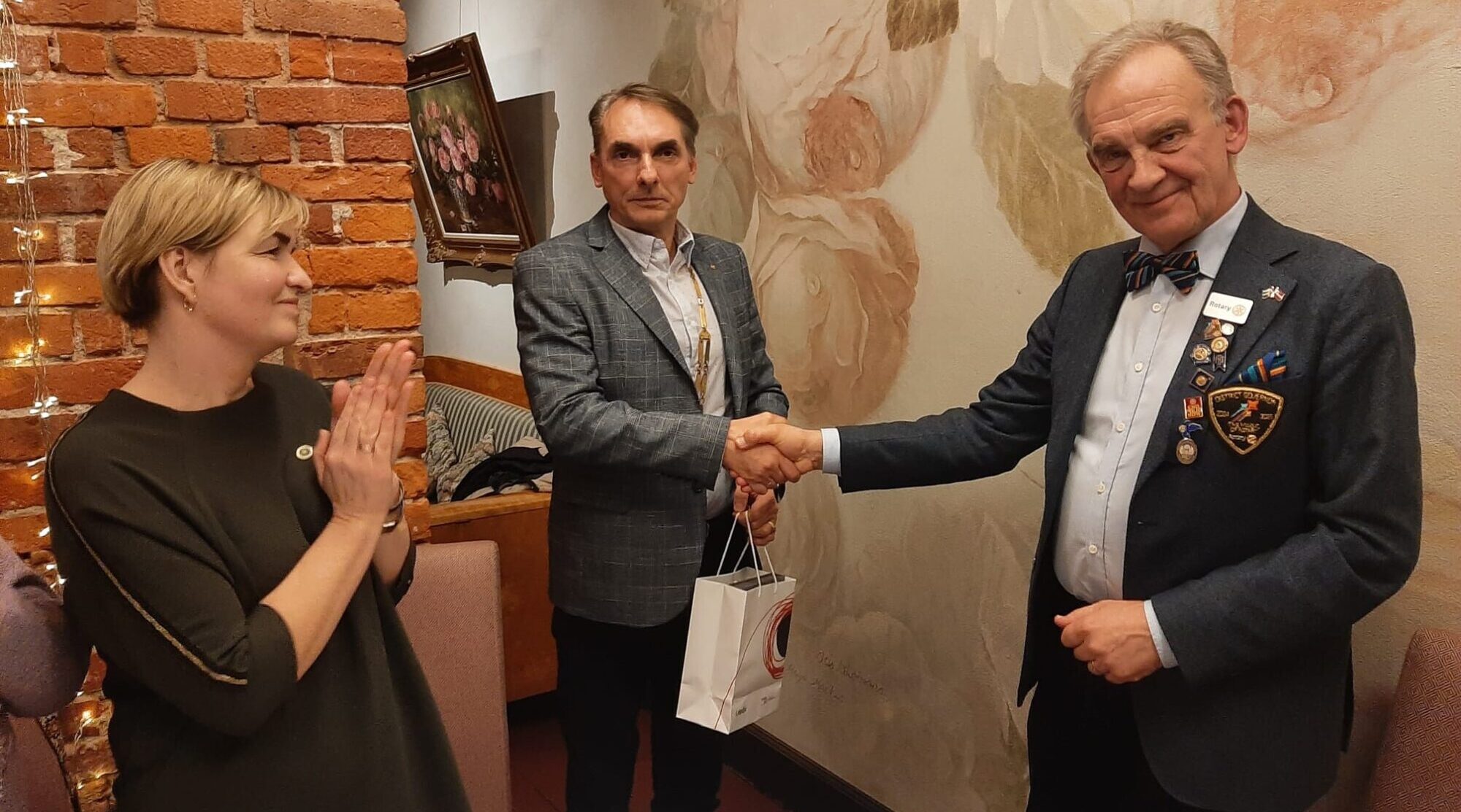 “Rotary” apgabala gubernators iepazīst liepājnieku darbus