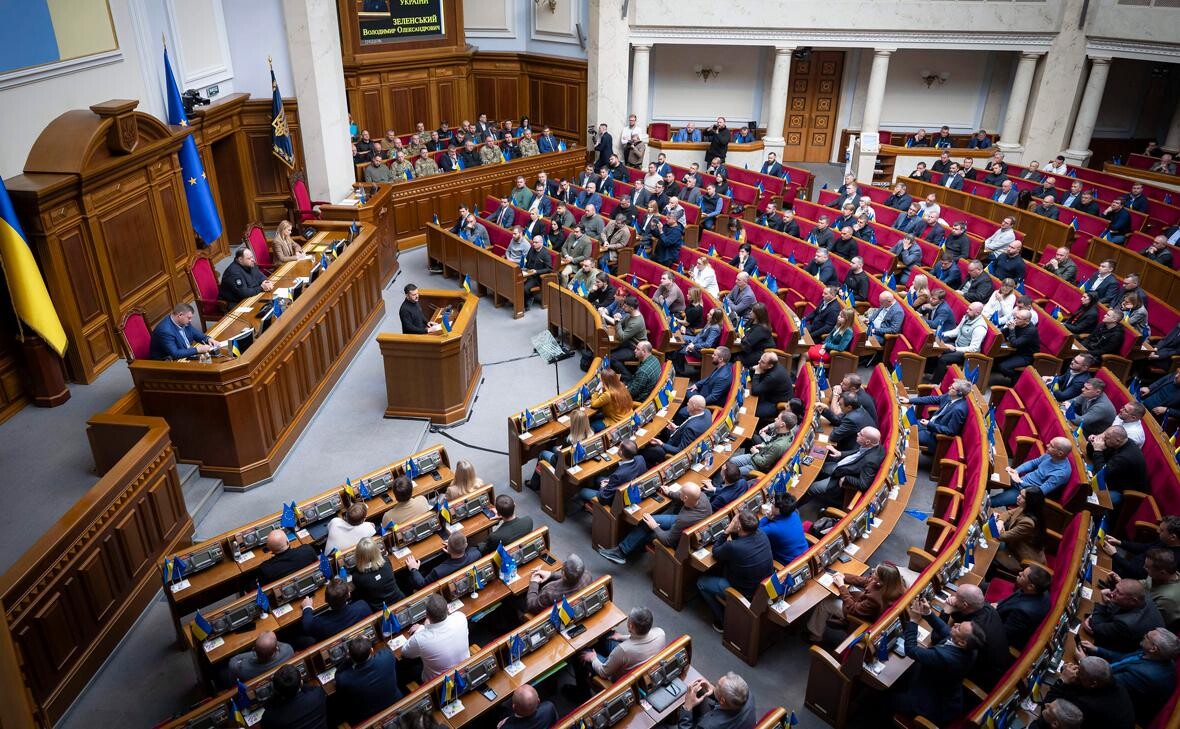 Ukrainas parlaments ar rezolūciju apliecina Zelenska leģitimitāti