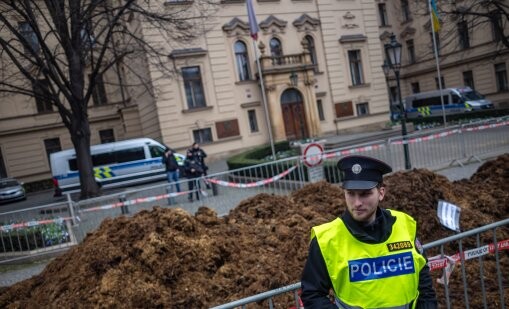 Čehijā veikalā nodurtas divas sievietes