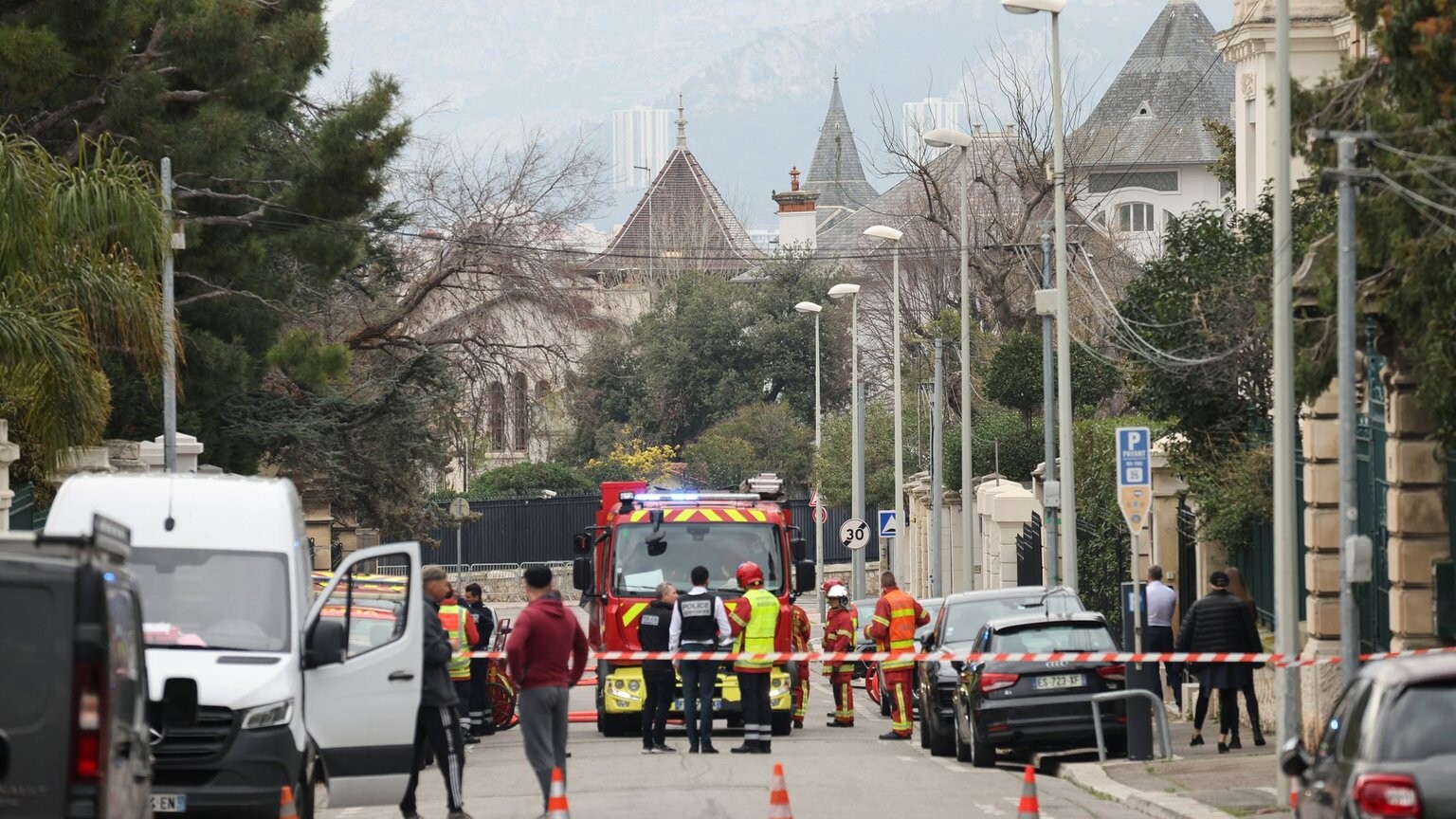 Saistībā ar sprādzienu pie Krievijas ģenerālkonsulāta Marseļā aizturēti divi vīrieši