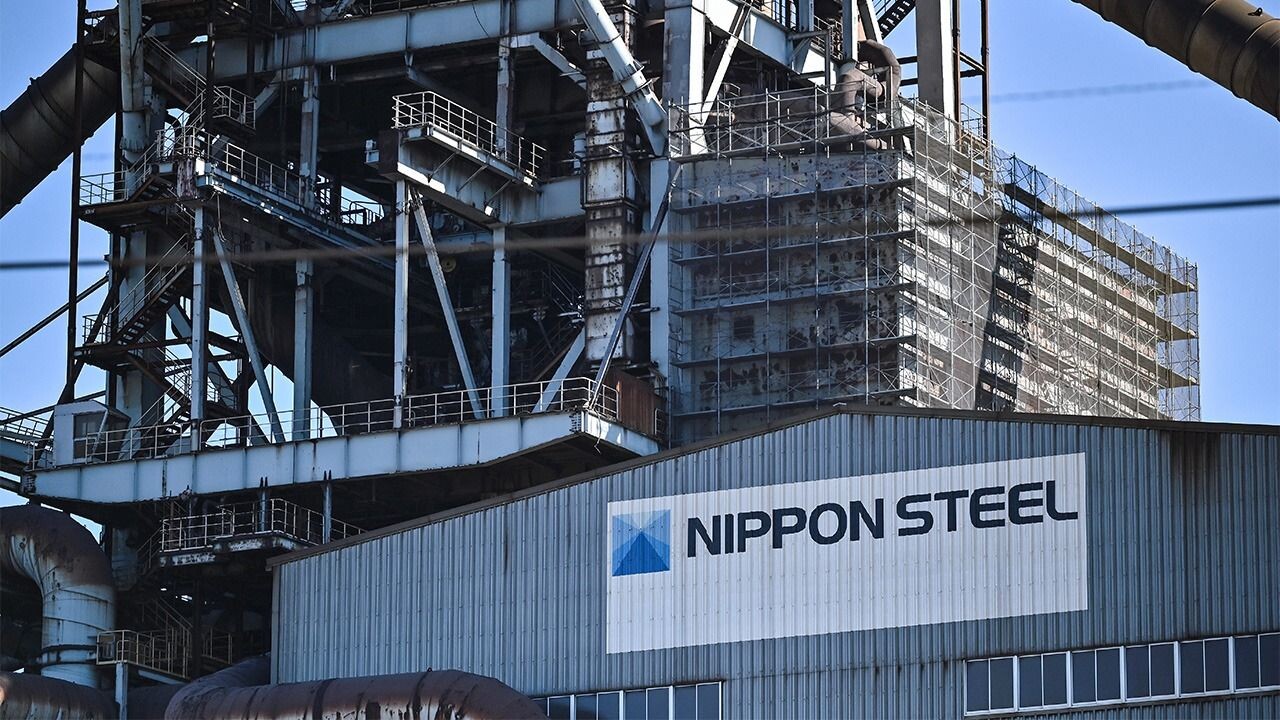 Tramps paver ceļu “Nippon Steel” investīcijām “US Steel”