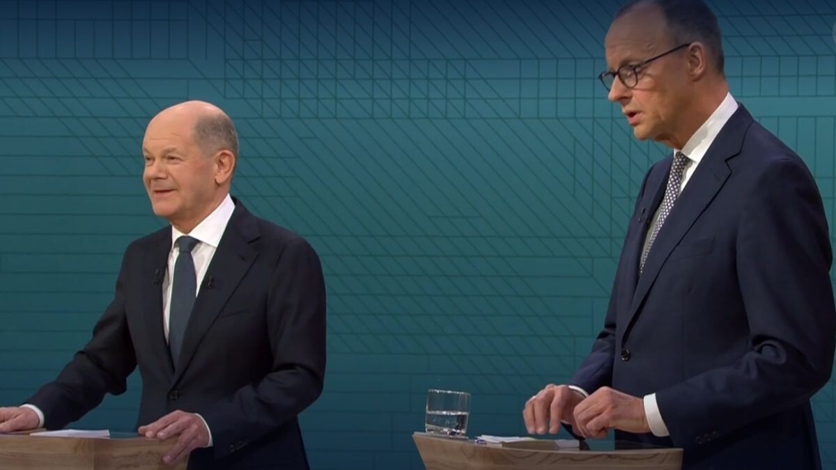 Debatēs Šolcs uzbrūk Mercam par sadarbību ar AfD