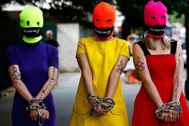 FEMEN un “Pussy Riot” protestē pret Krievijas paviljonu Venēcijas biennālē