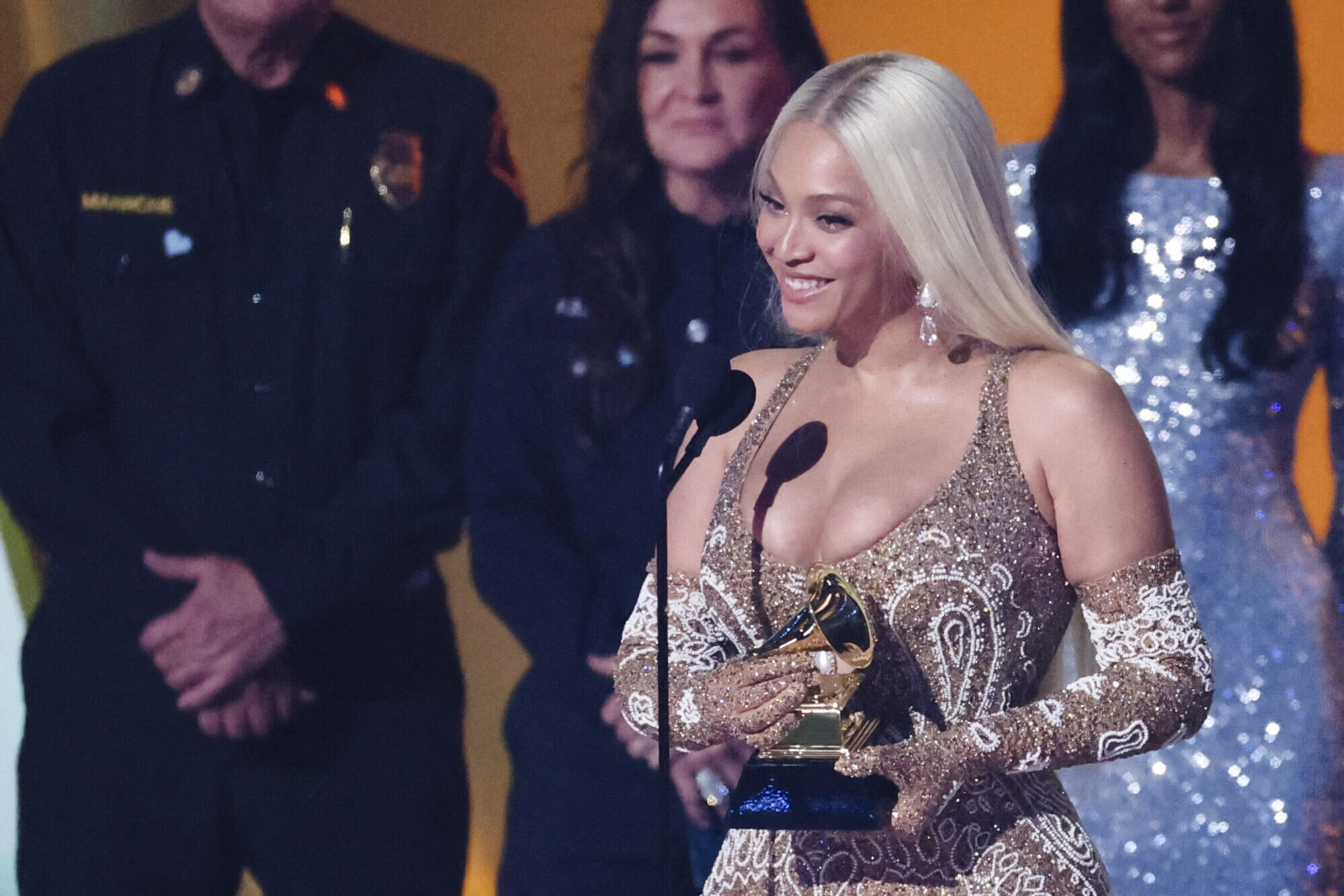 “Grammy” ceremonijā gada albuma balvu saņem Bejonse