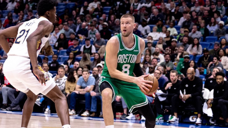 Video: Porziņģis gūst 16 punktus “Celtics” uzvarā
