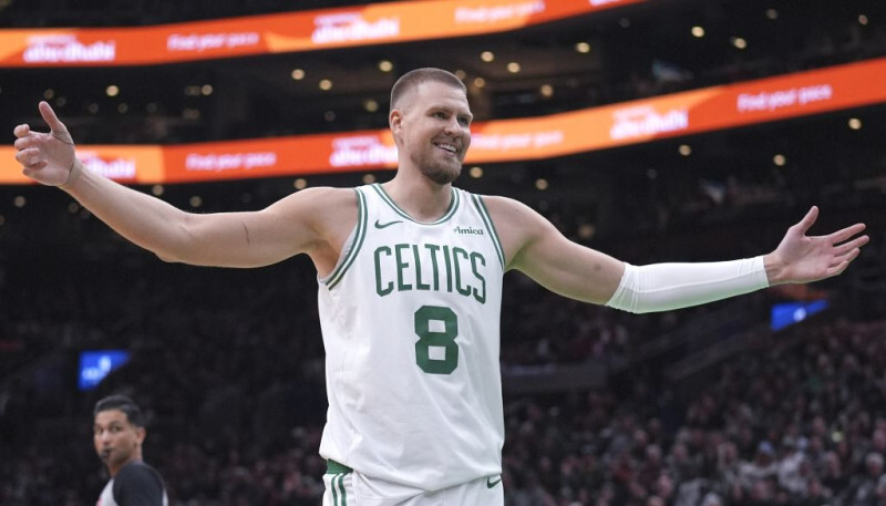 Porziņģim tikšanās ar traumu saplosīto “76ers”