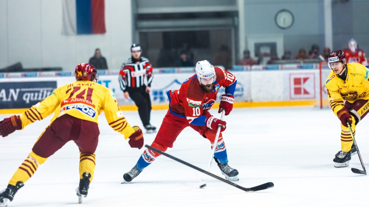 Video: Slovākijas hokeja ekstralīgas spēlē Haralds Egle gūst vārtus