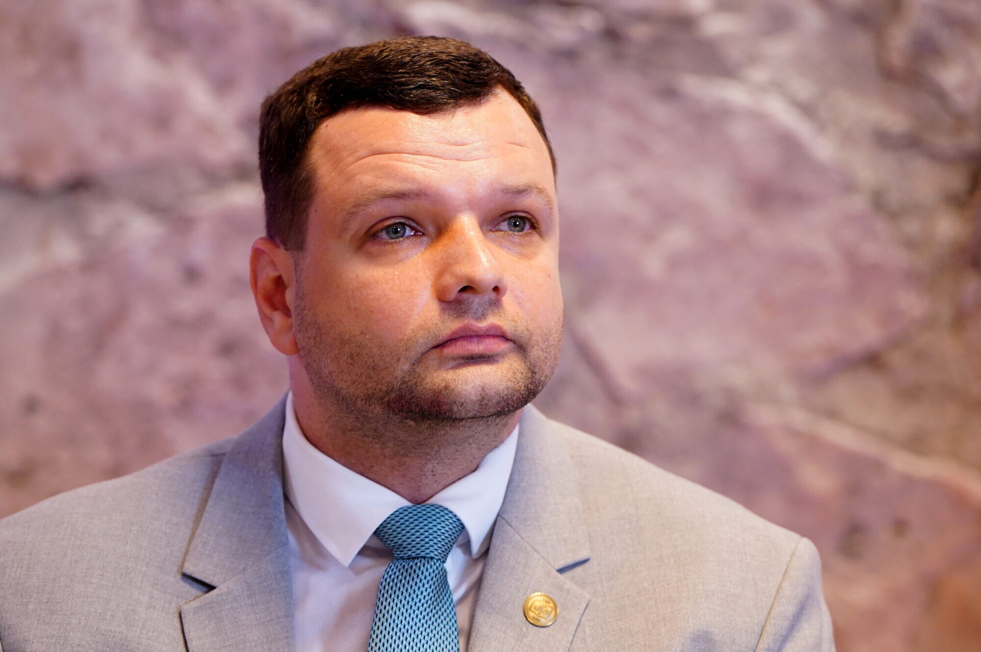 Saeimas deputāti labklājības ministra amatā apstiprina Uzulnieku