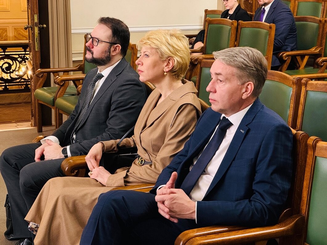 Atjauno deputātu mandātus Briškenam, Augulim un Čakšai