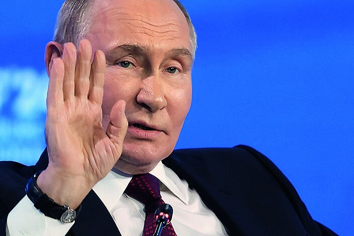 Vācija uzskata, ka Vladimirs Putins spēlē teātri
