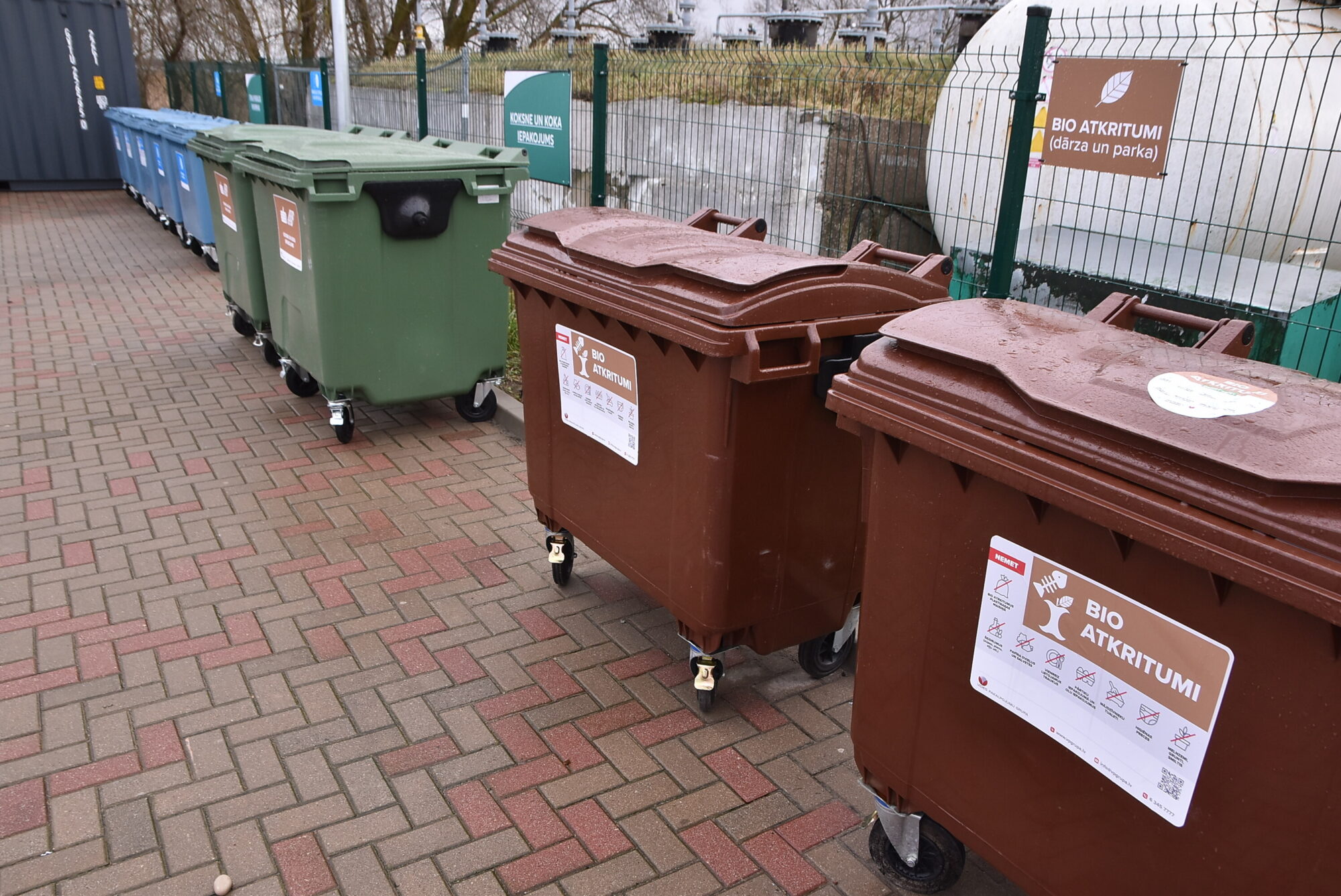 Bioloģiskie atkritumi sasalst un paliek neizvesti