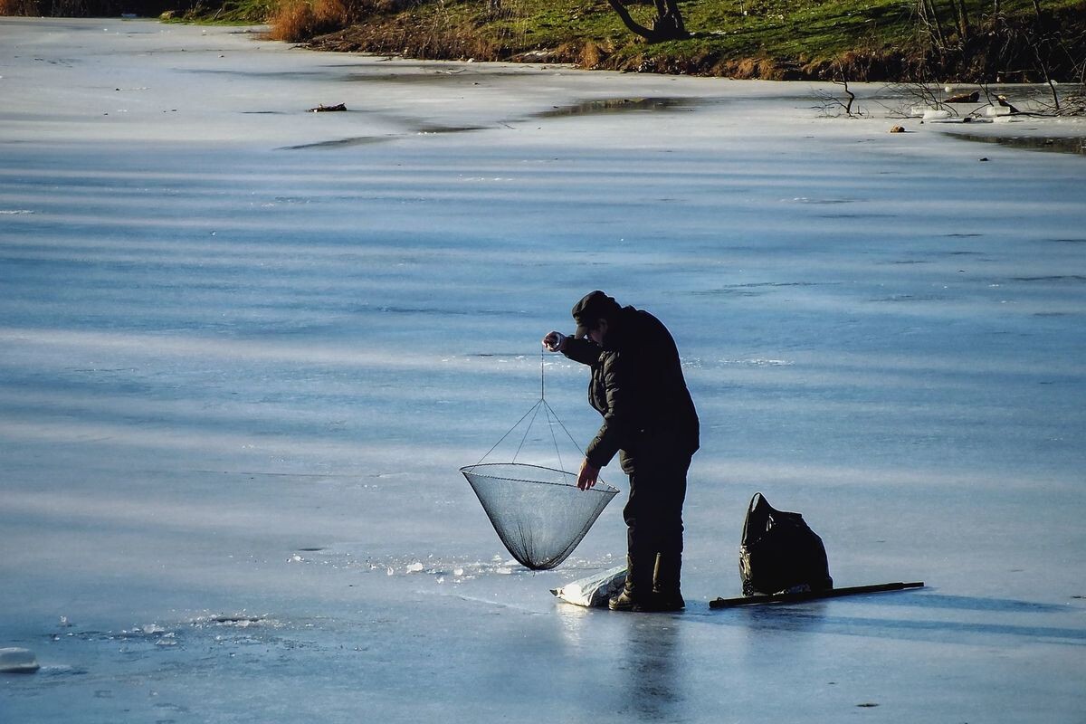 Zemgale: Pavasara saule arī biezu ledu dara nedrošu