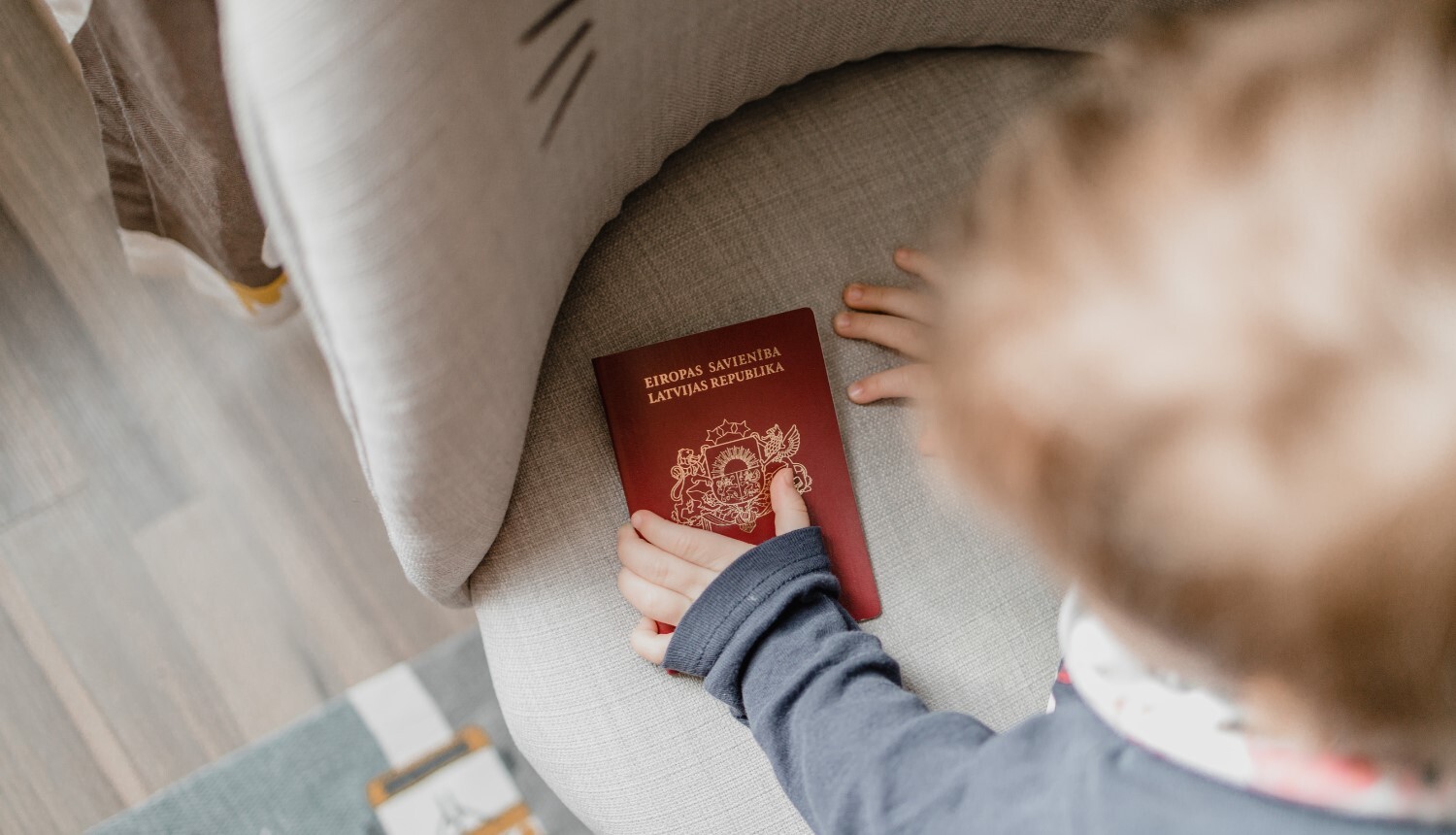Aicina savlaicīgi noformēt personu apliecinošus dokumentus, negaidot vasaru