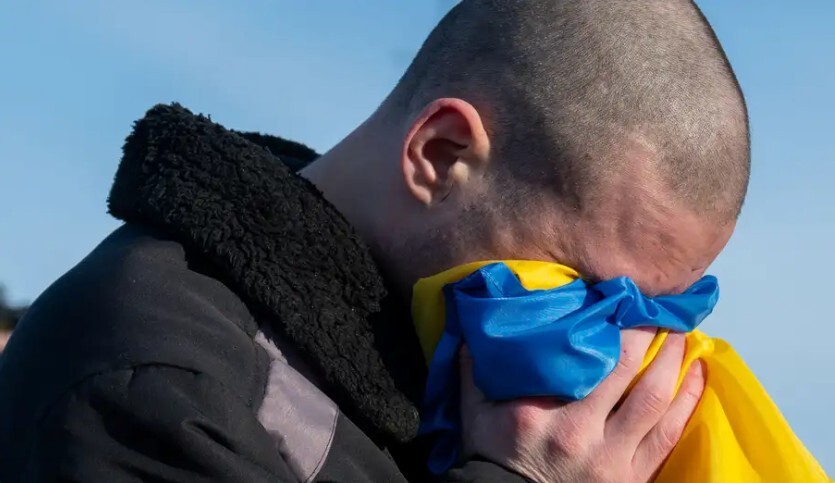 ES spriež par aizsardzības liegšanu iesaukšanas vecuma ukraiņiem