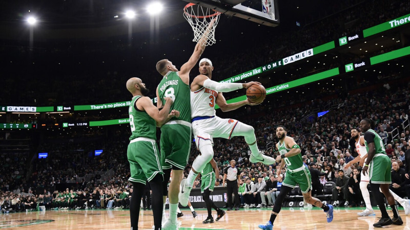 Video: Porziņģis gūst 15 punktus “Celtics” uzvarā pār tiešo konkurenti “Knicks”